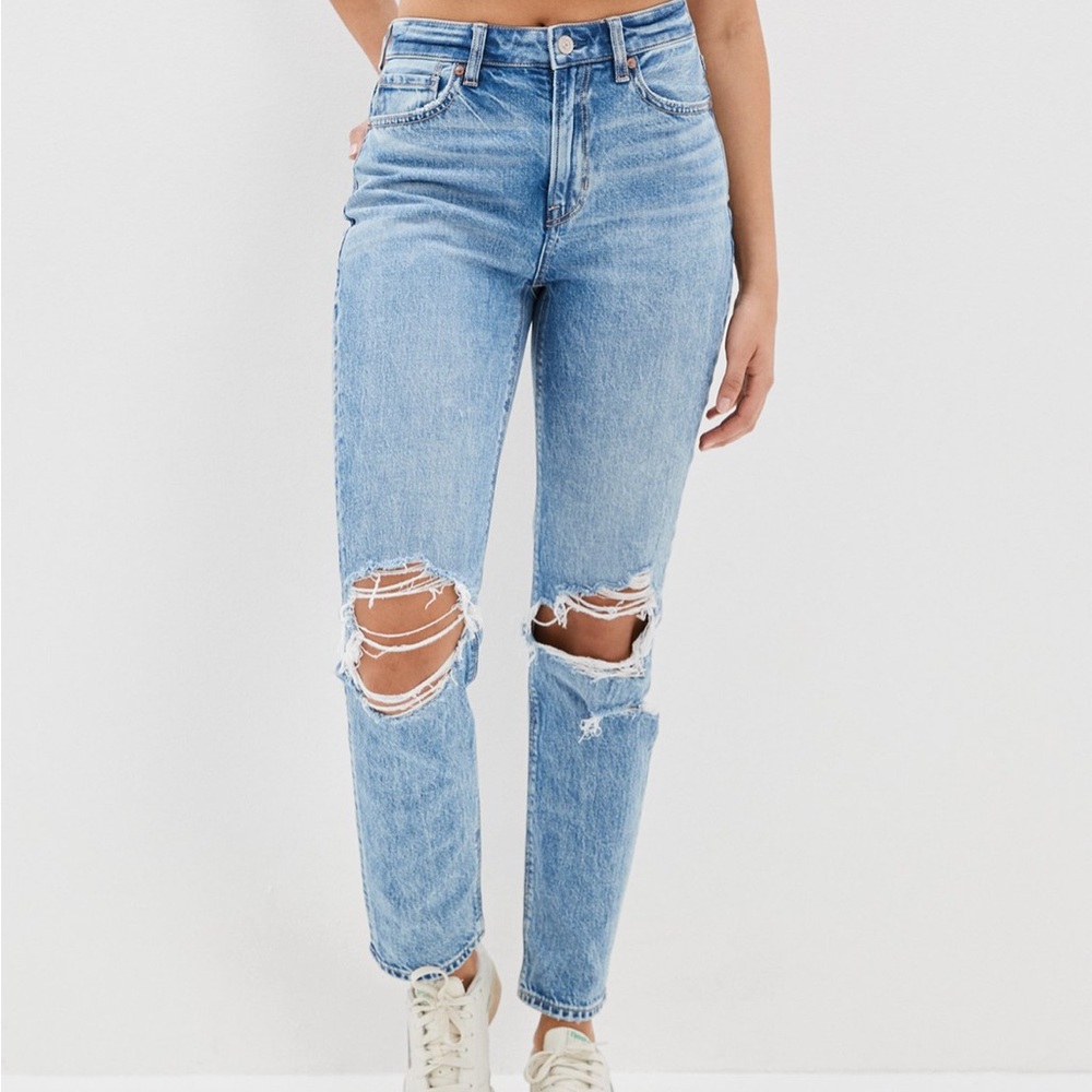 American Eagle Strigid Ripped Mom Jean